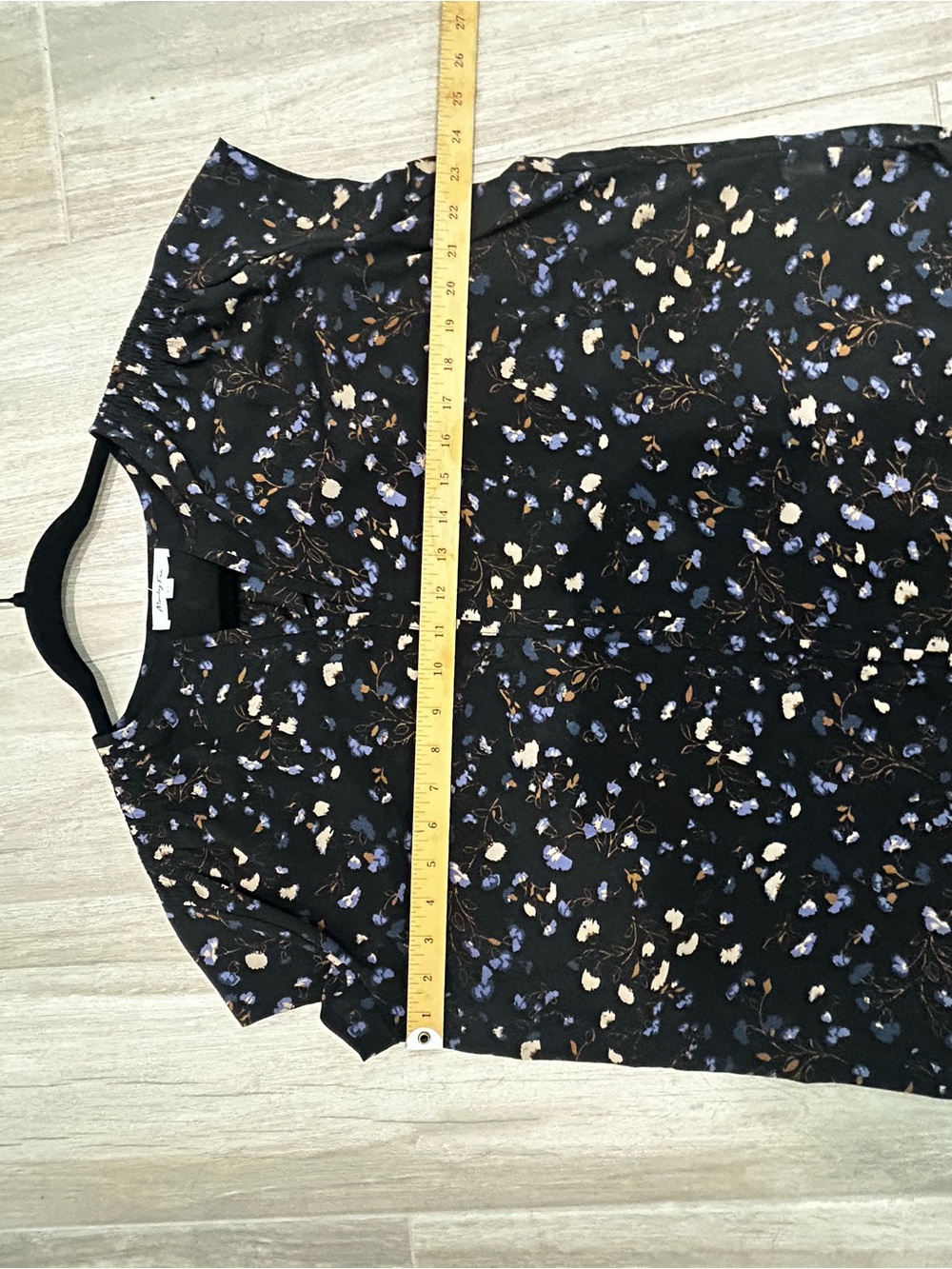 Monday Fun Navy floral blouse
XXL - Picture 6 of 7